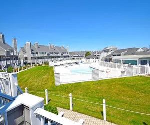 Photo 5 - Harbour Island 45G