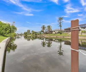 Photo 4 - Blue Oasis - Saltwater Pool, Dock, Dog-Friendly