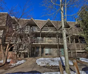 Photo 2 - Charming Aspen Retreat - walk to Ski Areas bus to 3 more from same location