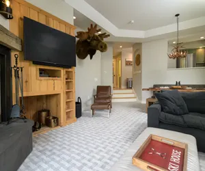 Photo 2 - Solitude Village 2 Bed 3 Bath Condo, sleeps 6, walk to lifts!