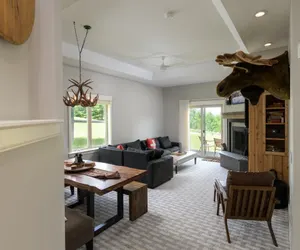 Photo 5 - Solitude Village 2 Bed 3 Bath Condo, sleeps 6, walk to lifts!
