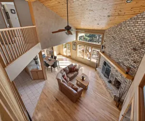 Photo 5 - Peaceful Pines 5 BR Home with Jacuzzi - Sleeps 9