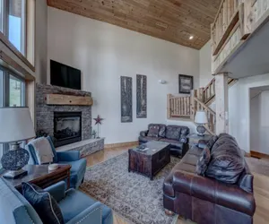 Photo 3 - Blackmoon 3 BR Chalet at Terry Peak with Outdoor Hot Tub - Sleeps 16