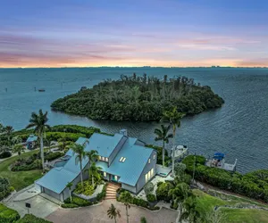 Photo 2 - Bay House Retreat
