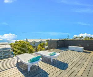 Photo 5 - Surf-Side Beach House