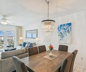 Photo 5 - Recently renovated 2 bedroom/2 bath on 7th floor!