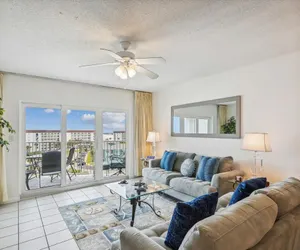 Photo 2 - Recently renovated 2 bedroom/2 bath on 7th floor!