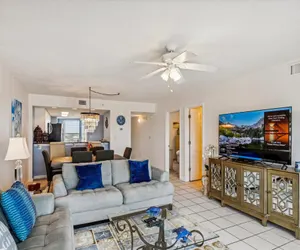 Photo 4 - Recently renovated 2 bedroom/2 bath on 7th floor!