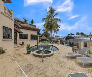Photo 2 - Casa Royale - Luxurious Waterfront Living
