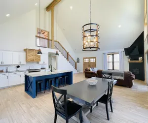 Photo 5 - Amazing Lake House With Beach Access