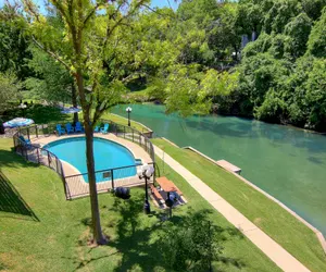 Photo 2 - IC 316 Riverfront Bliss