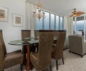 Photo 4 - Colonnades 1201