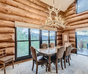 Photo 3 - 4 bedroom home with hot tub!