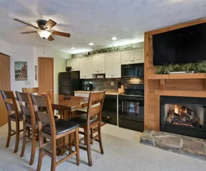 Photo 2 - Seven Springs 2 Bedrooms Premium Condo, Mountain Views