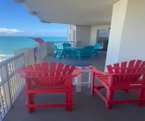 Photo 2 - Stylish Oceanview 2BR - 1603 Royale Palms