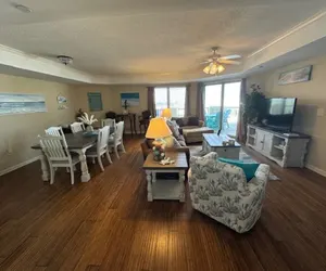 Photo 4 - Stylish Oceanview 2BR - 1603 Royale Palms