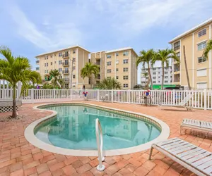 Photo 2 - 50 Seahorse Beach House #1: Pool & Walk to Beach!