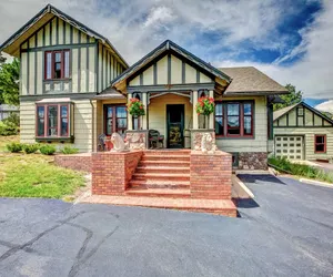 Photo 2 - Bond Manor Vacation Home by Estes Park Homes