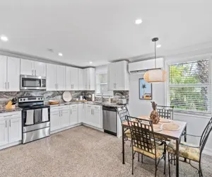 Photo 3 - Beautifully Renovated 5 bedroom Vero Beach
