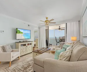 Photo 5 - Beach Villas 505 Beachfront Condo: Gulf Views, Heated Pool & BBQ