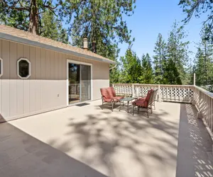 Photo 5 - Tranquil Retreat - Home with Spacious Deck & Grill