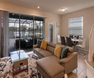 Photo 5 - Beautiful 5 Bed Home Away from Home