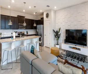 Photo 4 - Beautiful 5 Bed Home Away from Home
