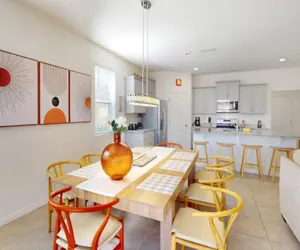 Photo 4 - Beautiful 5 Bed Pool Home with Game Room