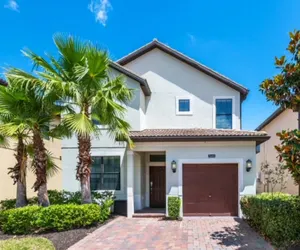 Photo 2 - Spacious 5 Bed Pool Home with Game Room