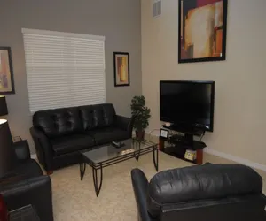 Photo 3 - Beautiful Renovated 6 Bed Pool Home