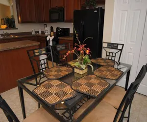 Photo 5 - Beautiful Renovated 6 Bed Pool Home