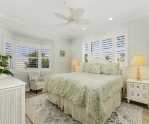Photo 5 - 950 Sea Breeze Bay Waterfront: Pool, Spa, Dock Access