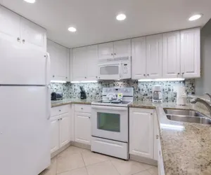 Photo 4 - * Comfy Inside * Updated * Beach 50 yards away