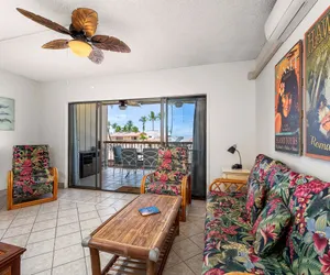 Photo 3 - Kona Plaza#203