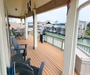 Photo 3 - 3 bedr Home *Waterfront & Boat Slip * Deck * BBQ