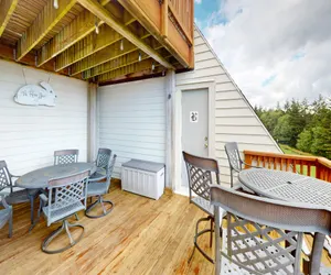 Photo 2 - Inviting 2BR Mountain Retreat in Leatherbark