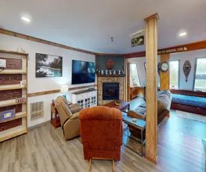 Photo 5 - Inviting 2BR Mountain Retreat in Leatherbark