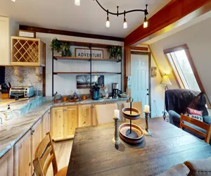 Photo 4 - Delightful 2BR Leatherbark Condo