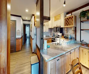 Photo 3 - Delightful 2BR Leatherbark Condo