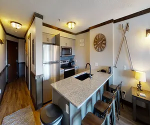 Photo 2 - Relaxing 1BR Hideaway at Top of the World