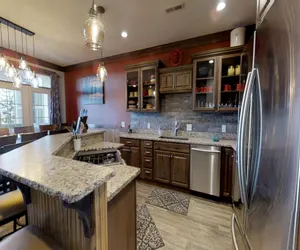 Photo 2 - Radiant 8BR Rendezvous with Hot Tub