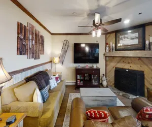 Photo 3 - Inviting 3BR Alpine Retreat at Summit