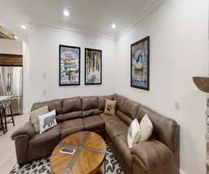 Photo 5 - Serene 4BR Alpine Retreat