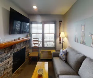 Photo 3 - Cheerful Studio in Rimfire - private hot tubs!