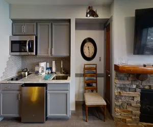 Photo 2 - Cheerful Studio in Rimfire - private hot tubs!