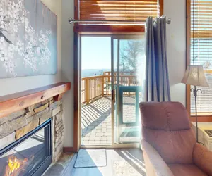 Photo 5 - Warm & Cozy Rimfire Studio with Hot Tub Balcony