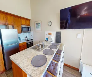 Photo 2 - Warm & Cozy Rimfire Studio with Hot Tub Balcony