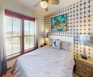 Photo 5 - Quaint and airy 1BR in Allegheny overlooks best of the village!