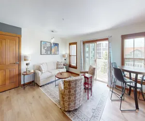 Photo 2 - Quaint and airy 1BR in Allegheny overlooks best of the village!