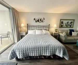 Photo 4 - Stylish, ocean view studio with access to resort!